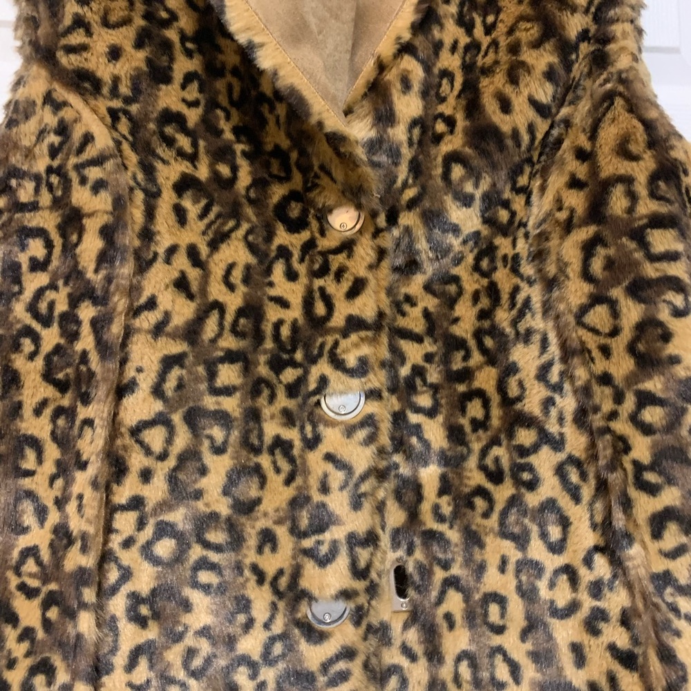 Faux fur animal print reversible vest - Picture 4 of 9